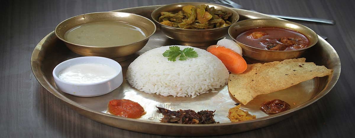 daily-food-cost-abc-trek-teahouse Teahouse dal bhat meal on the Annapurna Base Camp trek