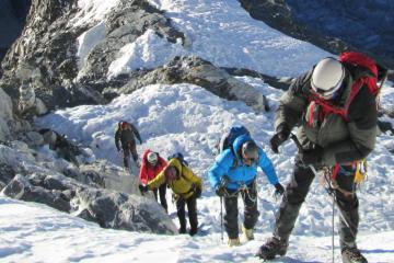 peak climbing in nepal (1) 